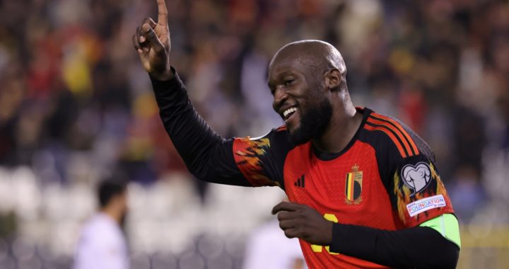 EURO 2024 epa10985042 Romelu Lukaku of Belgium celebrates after scoring his third goal in the UEFA EURO 2024 Group F qualification match between Belgium and Azerbaijan in Brussels, Belgium, 19 November 2023. EPA-EFE/OLIVIER MATTHYS