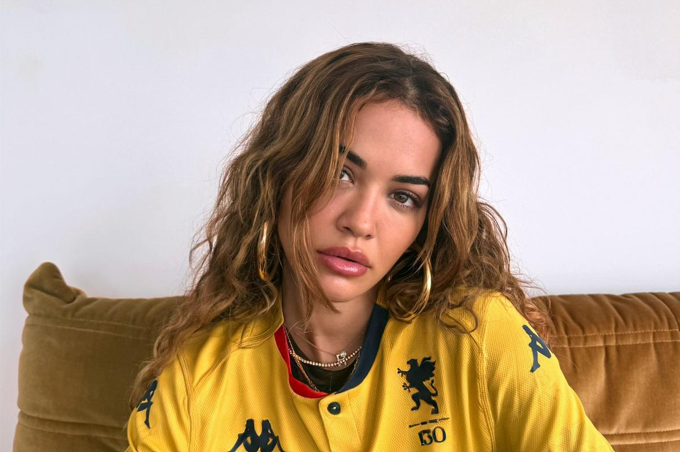 Rita Ora wears Genoa’s kit celebrating the club’s 130th Anniversary