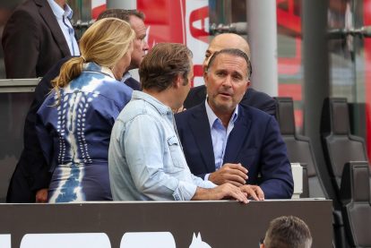 epa10157496 Pemilik AC Milan Gerry Cardinale (kanan) sebelum pertandingan sepak bola Serie A Italia antara AC Milan dan FC Inter Milan di stadion Giuseppe Meazza di Milan, Italia, 03 September 2022. EPA-EFE/ROBERTO BREGANI