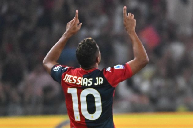 epa10888609 Genoa's Junior Messias celebrates after scoring the 4-1 goal during the Italian Serie A match between Genoa CFC and AS Roma, in Genoa, Italy, 28 september 2023. EPA-EFE/LUCA ZENNARO