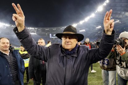epa11068012 Lazios president Claudio Lotito celebrates after winning the Coppa Italia quarter final soccer match between SS Lazio and AS Roma, in Rome, Italy, 10 January 2024. EPA-EFE/FABIO FRUSTACI