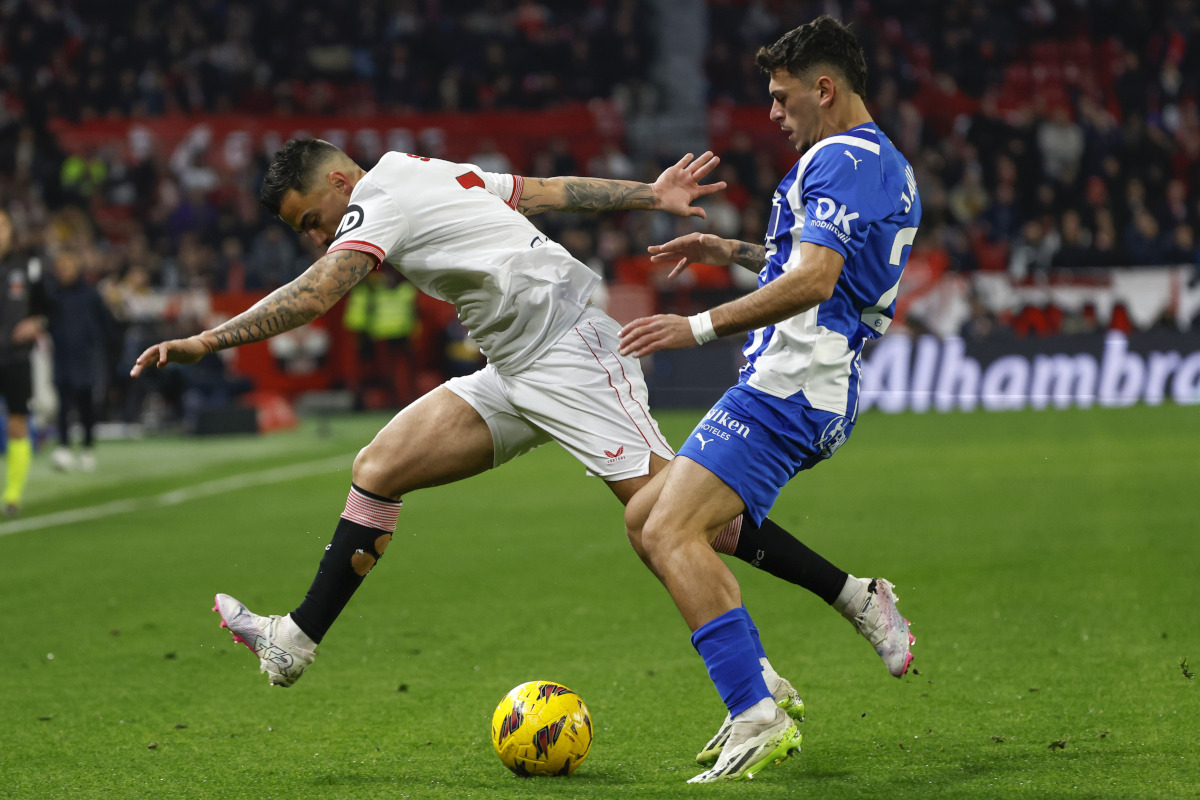 Milan look at Alaves talent Lopez