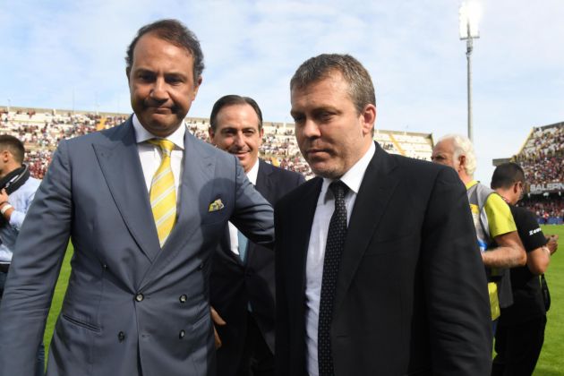 epa10232821 Salernitana's president Danilo Iervolino (L) and Italian Lega Serie A president Lorenzo Casini (R) attend the Italian Serie A soccer match between US Salernitana and Hellas Verona FC in Salerno, Italy, 09 October 2022. EPA-EFE/MASSIMO PICA