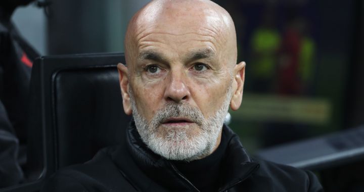 MILAN, ITALY - JANUARY 27: Stefano Pioli, Head Coach of AC Milan, looks on prior to the Serie A TIM match between AC Milan and Bologna FC - Serie A TIM at Stadio Giuseppe Meazza on January 27, 2024 in Milan, Italy. (Photo by Marco Luzzani/Getty Images)