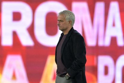 Roma's Portuguese coach Jose Mourinho walks on the pitch before the UEFA Europa League football match between AS Roma and FC Sheriff on December 14, 2023 at the Olympic stadium in Rome. (Photo by Andreas SOLARO / AFP) (Photo by ANDREAS SOLARO/AFP via Getty Images)