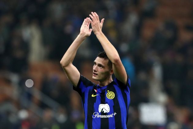 Benjamin Pavard of FC Internazionale applauds the fans after the team's victory during the UEFA Champions League match between FC Internazionale and FC Salzburg at Stadio Giuseppe Meazza on October 24, 2023 in Milan, Italy. (Photo by Marco Luzzani/Getty Images)