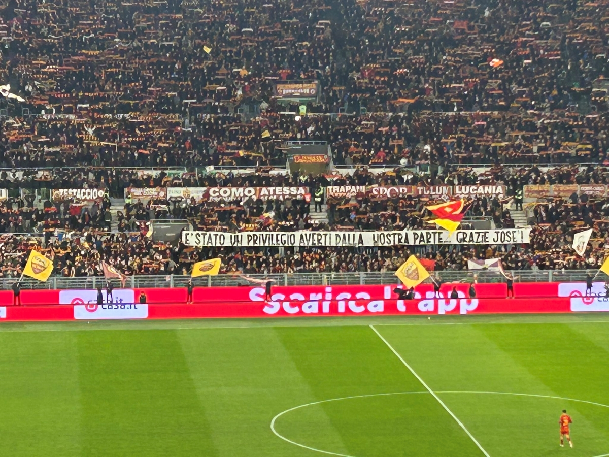 See: Roma fans hold up multiple banners thanking Mourinho