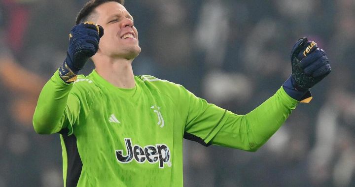 epa11018253 Juventus' Wojciech Szczesny celebrates during the Italian Serie A soccer match Juventus FC vs SSC Napoli at the Allianz Stadium in Turin, Italy, 08 December 2023. EPA-EFE/ALESSANDRO DI MARCO