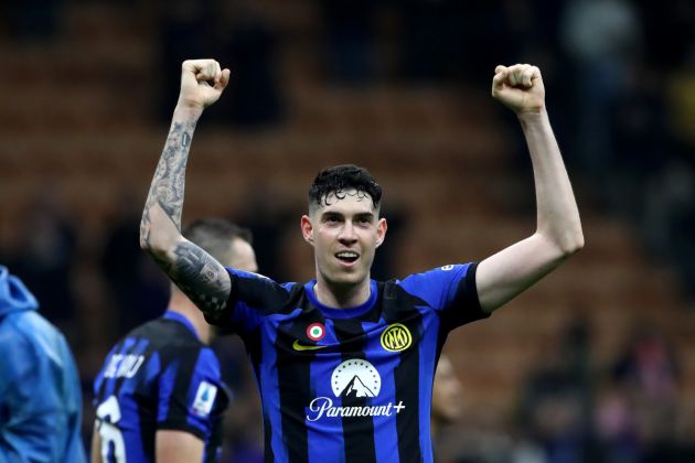 MILAN, ITALY - FEBRUARY 28: Alessandro Bastoni of FC Internazionale celebrates after the Serie A TIM match between FC Internazionale and Atalanta BC Serie A TIM at Stadio Giuseppe Meazza on February 28, 2024 in Milan, Italy. (Photo by Marco Luzzani/Getty Images)