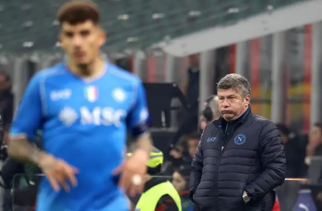 epa11146074 Napolis coach Walter Mazzarri reacts during the Italian Serie A soccer match between AC Milan and Napoli at Giuseppe Meazza stadium in Milan, Italy, 11 February 2024. EPA-EFE/MATTEO BAZZI