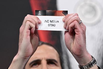 Irish former football international John O'Shea holds up the paper slip of AC Milan during the draw for the round of 16 of the 2023-2024 UEFA Europa League football tournament at the House of European Football in Nyon, on February 23, 2024. (Photo by Fabrice COFFRINI / AFP) (Photo by FABRICE COFFRINI/AFP via Getty Images)