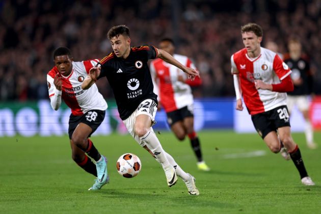 ROTTERDAM, NETHERLANDS - FEBRUARY 15: Stephan El Shaarawy of Roma battles for the ball with Givairo Read of Feyenoord during the UEFA Europa League 2023/24 Knockout Round Play-offs First Leg match between Feyenoord and AS Roma at Feyenoord Stadium on February 15, 2024 in Rotterdam, Netherlands. (Photo by Dean Mouhtaropoulos/Getty Images)