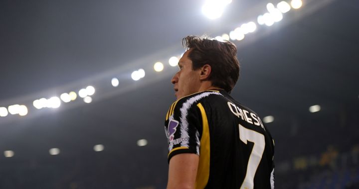 VERONA, ITALY - FEBRUARY 17: Federico Chiesa of Juventus looks on during the Serie A TIM match between Hellas Verona FC and Juventus - Serie A TIM at Stadio Marcantonio Bentegodi on February 17, 2024 in Verona, Italy. (Photo by Alessandro Sabattini/Getty Images)