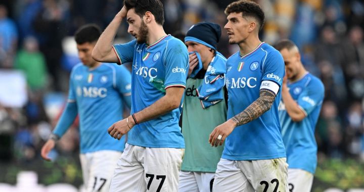 NAPLES, ITALY - FEBRUARY 17: SSC Napoli players show their disappointment after the Serie A TIM match between SSC Napoli and Genoa CFC - Serie A TIM at Stadio Diego Armando Maradona on February 17, 2024 in Naples, Italy. (Photo by Francesco Pecoraro/Getty Images)