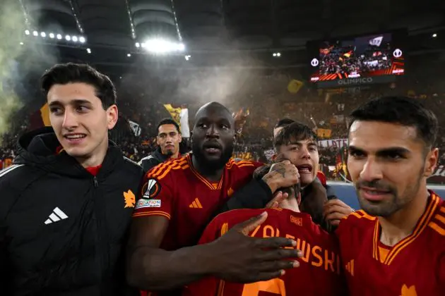 TOPSHOT - Roma forward Romelu Lukaku (2ndL) Roma's Argentine forward #21 Paulo Dybala and Roma's Polish forward #59 Nicola Zalewski celebrate after winning the UEFA Europa League round of 16 play-off football match between AS Roma and Feyenoord at the Olympic stadium in Rome on February 22, 2024. (Photo by Alberto PIZZOLI / AFP) (Photo by ALBERTO PIZZOLI/AFP via Getty Images)