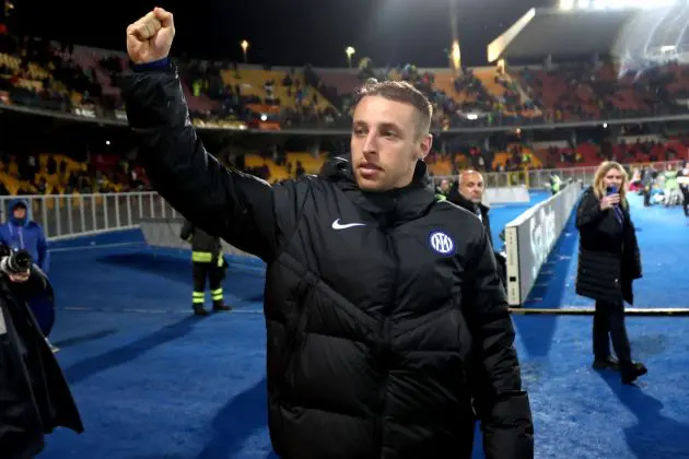 LECCE, ITALY - FEBRUARY 25: Davide Frattesi of Inter celebrates the victory after the Serie A TIM match between US Lecce and FC Internazionale at Stadio Via del Mare on February 25, 2024 in Lecce, Italy. (Photo by Maurizio Lagana/Getty Images)