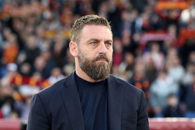 ROME, ITALY - MARCH 17: Daniele De Rossi, Head Coach of AS Roma, looks on prior to the Serie A TIM match between AS Roma and US Sassuolo at Stadio Olimpico on March 17, 2024 in Rome, Italy. (Photo by Paolo Bruno/Getty Images)