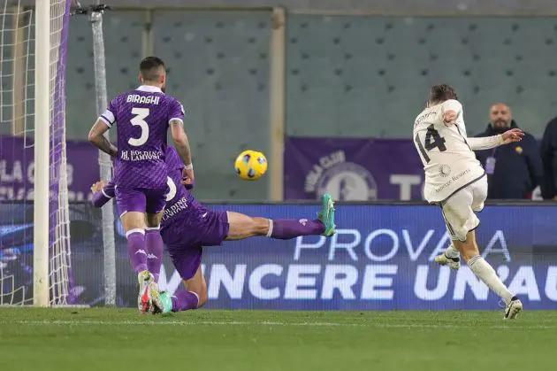 FLORENCE, ITALY - MARCH 10: Diego Llorente of AS Roma scores a goal during the Serie A TIM match between ACF Fiorentina and AS Roma - Serie A TIM at Stadio Artemio Franchi on March 10, 2024 in Florence, Italy.(Photo by Gabriele Maltinti/Getty Images)