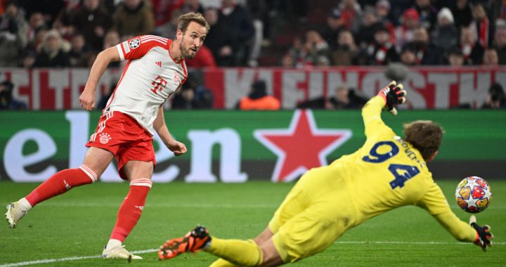 Bayern Munich's English forward #09 Harry Kane (L) scores the 3-0 past Lazio's Italian goalkeeper #94 Ivan Provedel during the UEFA Champions League round of 16, second-leg football match between FC Bayern Munich and Lazio in Munich, southern Germany on March 5, 2024. (Photo by Kirill KUDRYAVTSEV / AFP) (Photo by KIRILL KUDRYAVTSEV/AFP via Getty Images)