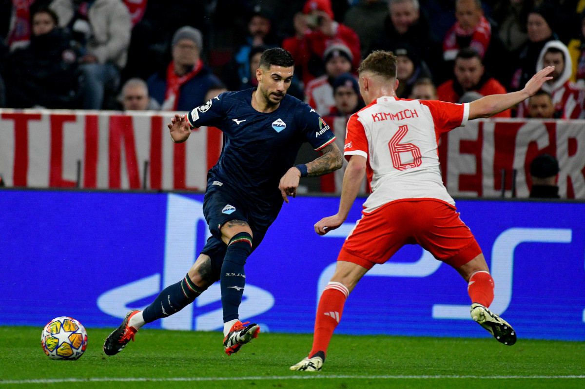 MUNICH, GERMANY - MARCH 05: Mattia Zaccagni of SS Lazio compete for the ball with Joshua Kimmich of Bayern Munchen during the UEFA Champions League 2023/24 round of 16 second leg match between FC Bayern München and SS Lazio at Allianz Arena on March 05, 2024 in Munich, Germany. (Photo by Marco Rosi - SS Lazio/Getty Images)