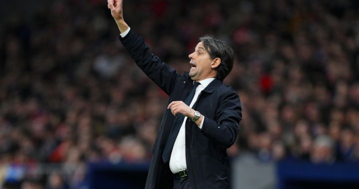 MADRID, SPAIN - MARCH 13: Simone Inzaghi, Head Coach of FC Internazionale, reacts during the UEFA Champions League 2023/24 round of 16 second leg match between Atlético Madrid and FC Internazionale at Civitas Metropolitano Stadium on March 13, 2024 in Madrid, Spain. (Photo by David Ramos/Getty Images)