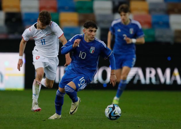 UDINE, ITALY - MARCH 23: Simone Pafundi of Italy during the UEFA EURO 2024 Elite Round Qualifier between Czech Republic U19 and Italy U19 at Stadio Friuli on March 23, 2024 in Udine, Italy. (Photo by Timothy Rogers/Getty Images)