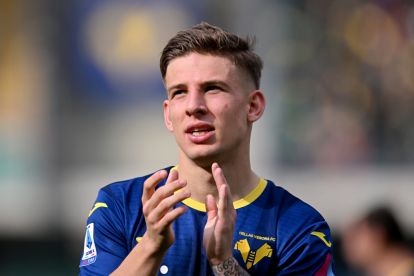 VERONA, ITALY - MARCH 03: Tomas Suslov of Hellas Verona FC celebrates following the team's victory in the Serie A TIM match between Hellas Verona vs Sassuolo - Serie A TIM at Stadio Marcantonio Bentegodi on March 03, 2024 in Verona, Italy. (Photo by Alessandro Sabattini/Getty Images)