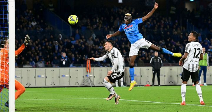 Napoli's Nigerian forward Victor Osimhen (2nd R) heads the ball to score a goal during the Italian Serie A football match between Napoli and Juventus at the Diego-Maradona stadium in Naples on January 13, 2023. (Photo by Alberto PIZZOLI / AFP) (Photo by ALBERTO PIZZOLI/AFP via Getty Images)