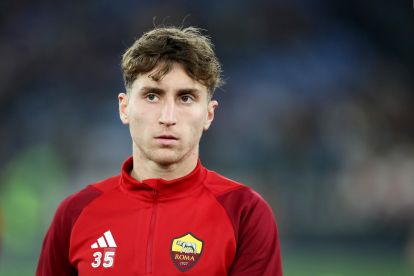 ROME, ITALY - FEBRUARY 05: Tommaso Baldanzi of AS Roma warms up prior to the Serie A TIM match between AS Roma and Cagliari - Serie A TIM at Stadio Olimpico on February 05, 2024 in Rome, Italy. (Photo by Paolo Bruno/Getty Images)