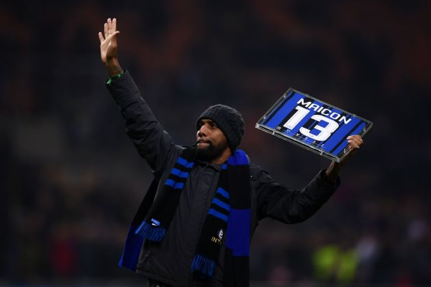 Inter Milan former defender Maicon holds his jersey and waves to supporters before the Italian Serie A football match between Inter Milan and Napoli on March 11, 2018, at the San Siro Stadium in Milan. / AFP PHOTO / MARCO BERTORELLO (Photo credit should read MARCO BERTORELLO/AFP via Getty Images)