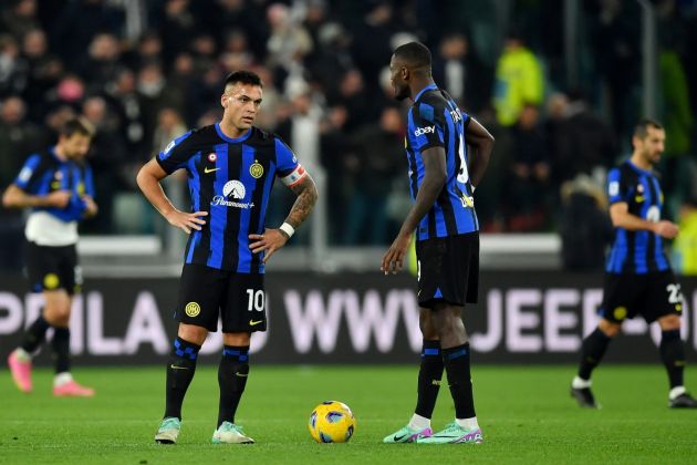 TURIN, ITALY - NOVEMBER 26: Lautaro Martinez and Marcus Thuram of FC Internazionale look dejected as Dusan Vlahovic of Juventus scores the team's first goal during the Serie A TIM match between Juventus and FC Internazionale at on November 26, 2023 in Turin, Italy. (Photo by Valerio Pennicino/Getty Images)