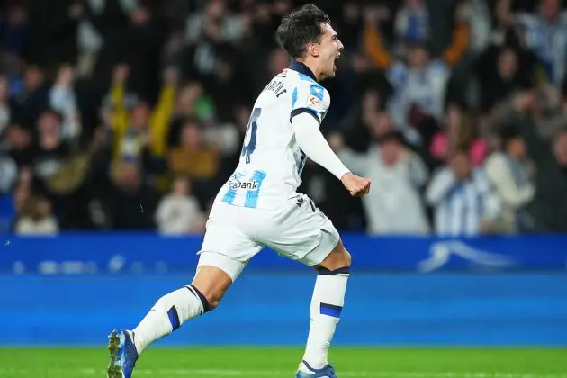 SAN SEBASTIAN, SPAIN - JANUARY 02: Martin Zubimendi of Real Sociedad celebrates after scoring their team's first goal during the LaLiga EA Sports match between Real Sociedad and Deportivo Alaves at Reale Arena on January 02, 2024 in San Sebastian, Spain. (Photo by Juan Manuel Serrano Arce/Getty Images)