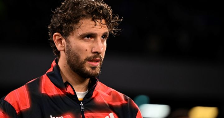 NAPLES, ITALY - MARCH 03: Manuel Locatelli of Juventus during the Serie A TIM match between SSC Napoli and Juventus - Serie A TIM at Stadio Diego Armando Maradona on March 03, 2024 in Naples, Italy. (Photo by Francesco Pecoraro/Getty Images)