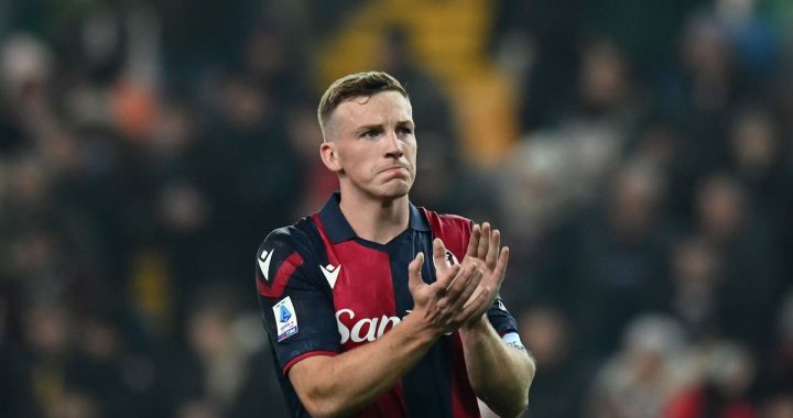 UDINE, ITALY - DECEMBER 30: Lewis Ferguson of Bologna FC applauds his fans during the Serie A TIM match between Udinese Calcio and Bologna FC at Dacia Arena on December 30, 2023 in Udine, Italy. (Photo by Alessandro Sabattini/Getty Images)