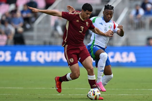FORT LAUDERDALE, FLORIDA - MARCH 21: Destiny Udogie of Italy competes for the ball with Yordan Osorio of Venezuel during the International Friendly match between Venezuela and Italy at Chase Stadium on March 21, 2024 in Fort Lauderdale, Florida. (Photo by Claudio Villa/Getty Images)