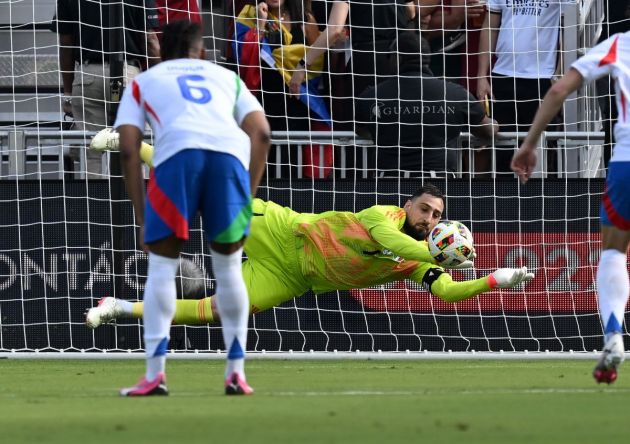 Gianluigi Donnarumma saves a penalty from Salomon Rondon in an international friendly between Italy and Venezuela (2-1) in the United States in March 2024
