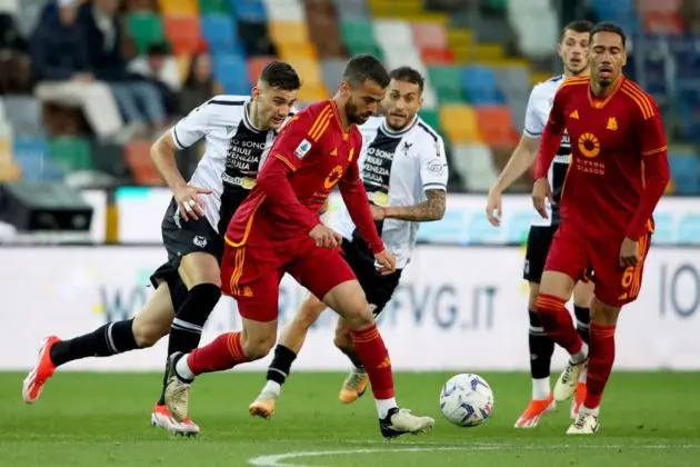 Udinese's Lorenzo Lucca (L) and Roma's Leonardo Spinazzola in action during the Italian Serie A soccer match Udinese Calcio vs AS Roma at the Friuli - Dacia Arena stadium in Udine, Italy, 25 April 2024. EPA-EFE/GABRIELE MENIS