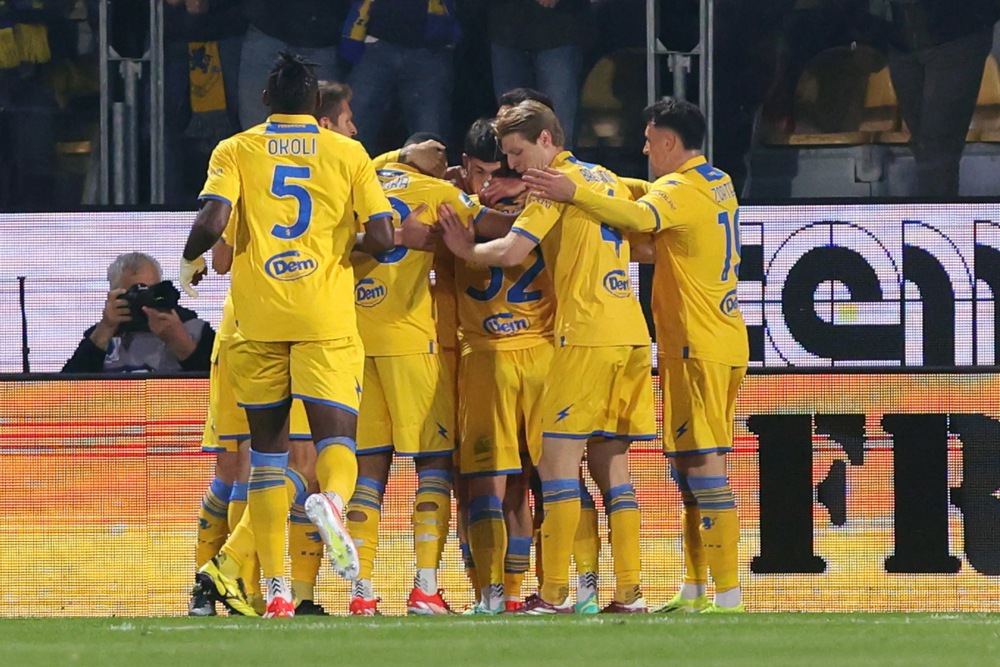 Players of Frosinone celebrate the 1-0 goal during the Serie A soccer match between Frosinone Calcio and US Salernitana at Benito Stirpe stadium in Frosinone, Italy, 26 April 2024. EPA-EFE/FEDERICO PROIETTI