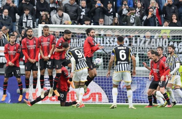 Juventus' Dusan Vlahovic in action during the Italian Serie A soccer match Juventus FC vs AC Milan at the Allianz Stadium in Turin, Italy, 27 April 2024. EPA-EFE/Alessandro Di Marco