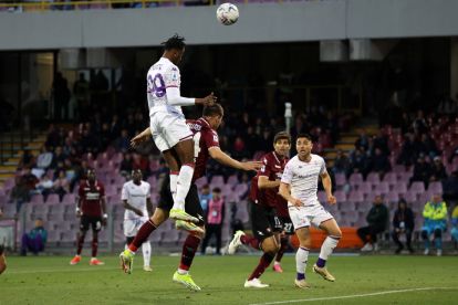 SALERNO, ITALY - APRIL 21: Christian Kouamé of ACF Fiorentina scores his sides first goal during the Serie A TIM match between US Salernitana and ACF Fiorentina TIM at Stadio Arechi on April 21, 2024 in Salerno, Italy. (Photo by Francesco Pecoraro/Getty Images)