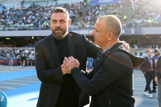 NAPLES, ITALY - APRIL 28: Daniele De Rossi AS Roma head coach greets Francesco Calzona SSC Napoli head coach before the Serie A TIM match between SSC Napoli and AS Roma - Serie A TIM at Stadio Diego Armando Maradona on April 28, 2024 in Naples, Italy. (Photo by Francesco Pecoraro/Getty Images) (Photo by Francesco Pecoraro/Getty Images)