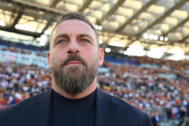Roma's Italian coach Daniele De Rossi looks on before the Italian Serie A football match between AS Roma and Lazio on April 6, 2024 at the Olympic stadium in Rome. (Photo by Alberto PIZZOLI / AFP) (Photo by ALBERTO PIZZOLI/AFP via Getty Images)