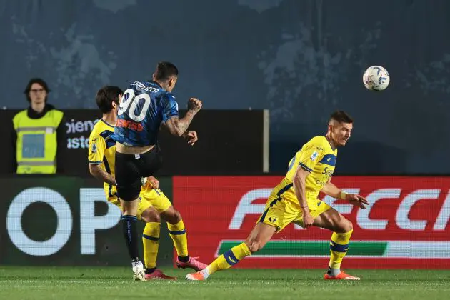 BERGAMO, ITALY - APRIL 15: Gianluca Scamacca of Atalanta BC scores his team's first goal during the Serie A TIM match between Atalanta BC and Hellas Verona FC at Gewiss Stadium on April 15, 2024 in Bergamo, Italy. (Photo by Jonathan Moscrop/Getty Images)