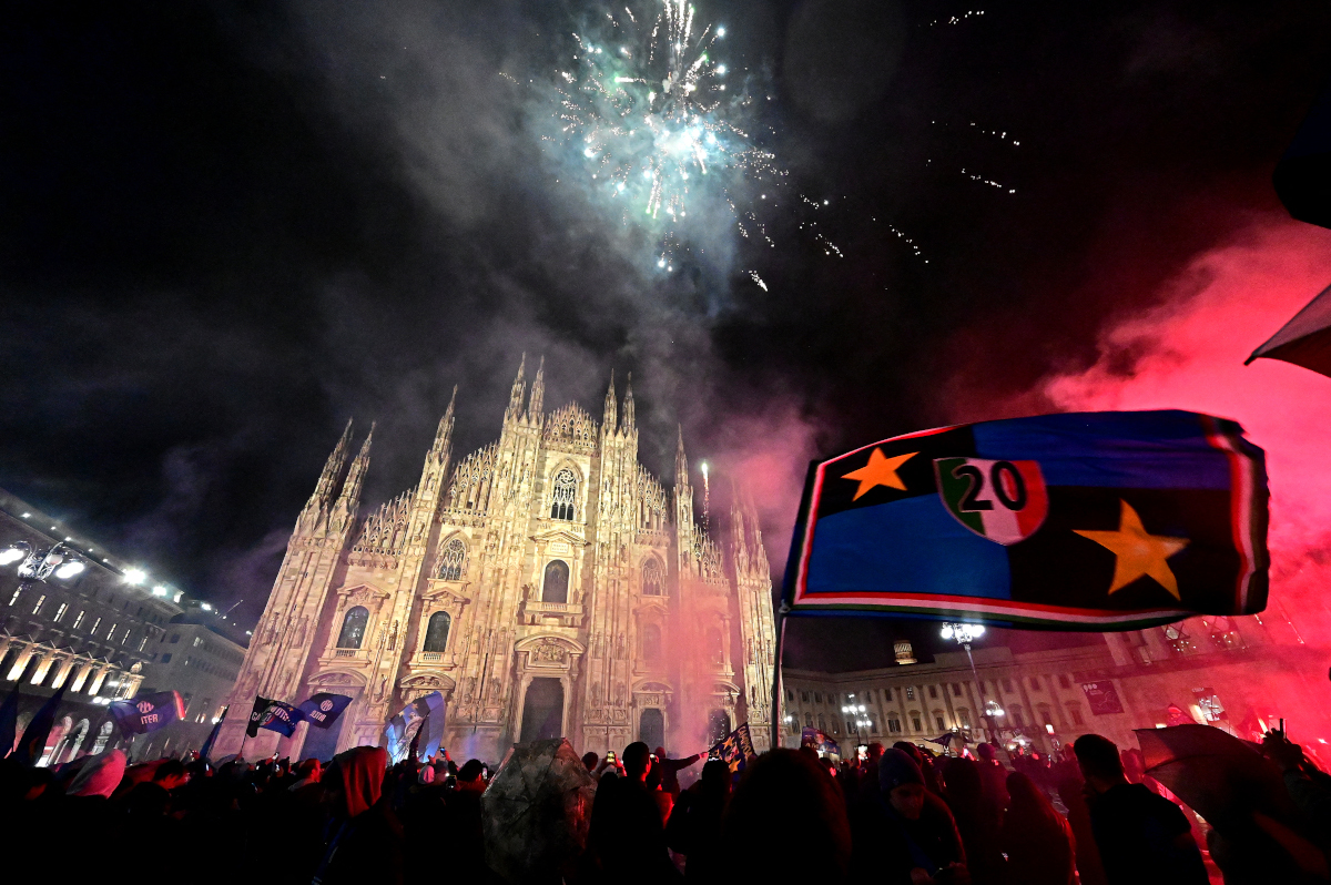 Inter Milan's supporters celebrate winning the 2024 Scudetto championship title for the 20th time at the Piazza del Duomo in central Milan, on April 22, 2024, after Inter Milan won the Italian Serie A football match against AC Milan. (Photo by Piero CRUCIATTI / AFP) (Photo by PIERO CRUCIATTI/AFP via Getty Images)