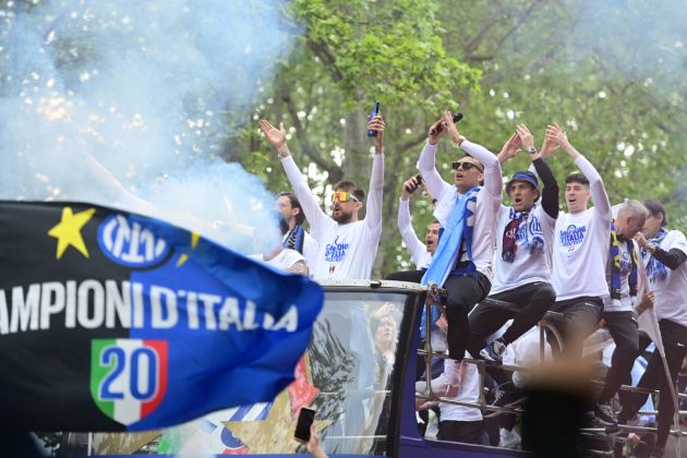 Inter Milan's Argentine forward #10 Lautaro Martinez (C) celebrates with teammates and staff during a parade to celebrate the 'scudetto' after the Italian Serie A football match between Inter Milan and Torino in Milan, on April 28, 2024. Inter clinched their 20th Scudetto with a 2-1 victory over AC Milan on April 22, 2024. (Photo by Piero CRUCIATTI / AFP) (Photo by PIERO CRUCIATTI/AFP via Getty Images)