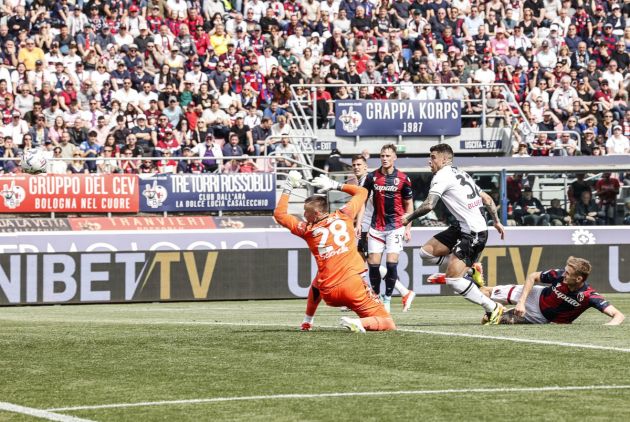 epa11306725 Udinese's Martin Payero scores the 0-1 goal during the Italian Serie A soccer match Bologna FC vs Udinese Calcio at Renato Dall'Ara stadium in Bologna, Italy, 28 April 2024. EPA-EFE/SERENA CAMPANINI