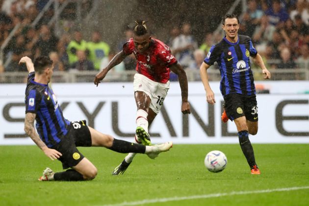 MILAN, ITALY - SEPTEMBER 16: Rafael Leao of AC Milan scores their sides first goal during the Serie A TIM match between FC Internazionale and AC Milan at Stadio Giuseppe Meazza on September 16, 2023 in Milan, Italy. (Photo by Marco Luzzani/Getty Images)