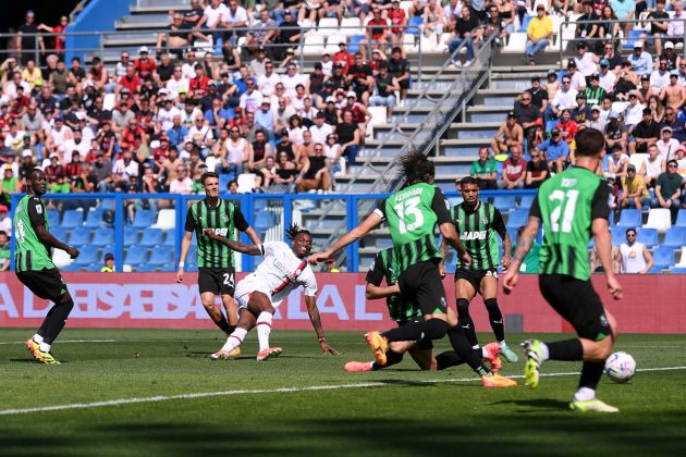 REGGIO NELL'EMILIA, ITALY - APRIL 14: Rafael Leao of AC Milan scores his team's first goal during the Serie A TIM match between US Sassuolo and AC Milan at Mapei Stadium - Citta' del Tricolore on April 14, 2024 in Reggio nell'Emilia, Italy. (Photo by Alessandro Sabattini/Getty Images)