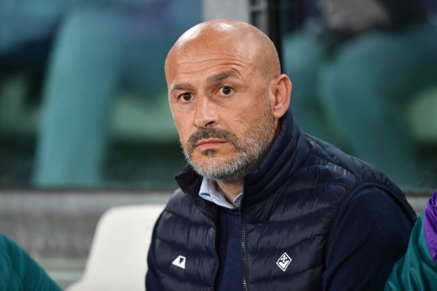 TURIN, ITALY - APRIL 07: Vincenzo Italiano, Head Coach of ACF Fiorentina, looks on prior to the Serie A TIM match between Juventus and ACF Fiorentina at Allianz Stadium on April 07, 2024 in Turin, Italy. (Photo by Valerio Pennicino/Getty Images)