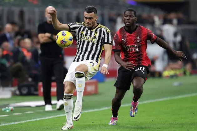 MILAN, ITALY - OCTOBER 22: Filip Kostic of Juventus battles for possession with Yunus Musah of AC Milan during the Serie A TIM match between AC Milan and Juventus at Stadio Giuseppe Meazza on October 22, 2023 in Milan, Italy. (Photo by Marco Luzzani/Getty Images)